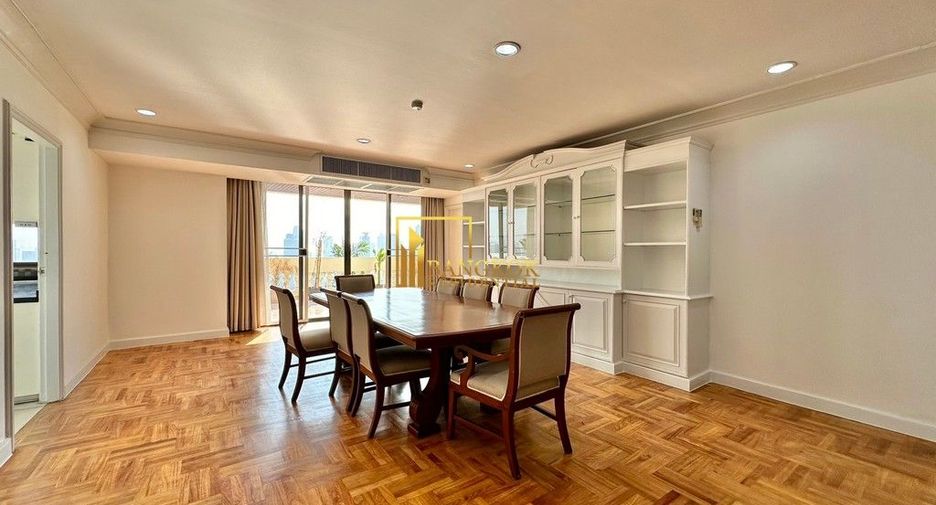 For rent 4 bedrooms apartment in Watthana, Bangkok