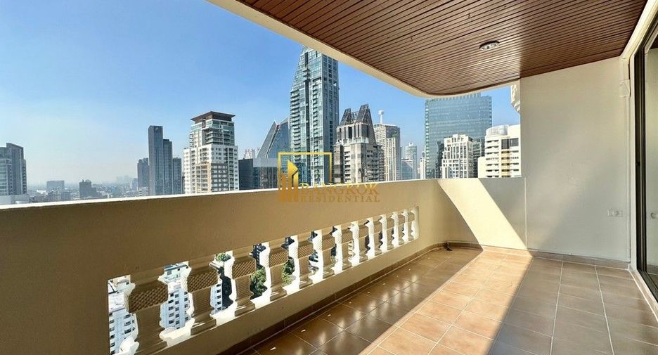 For rent 4 bedrooms apartment in Watthana, Bangkok