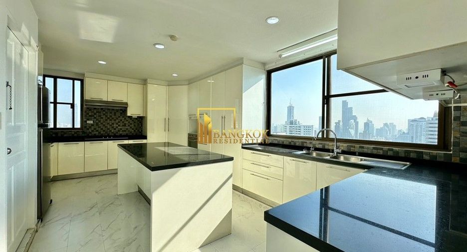 For rent 4 bedrooms apartment in Watthana, Bangkok