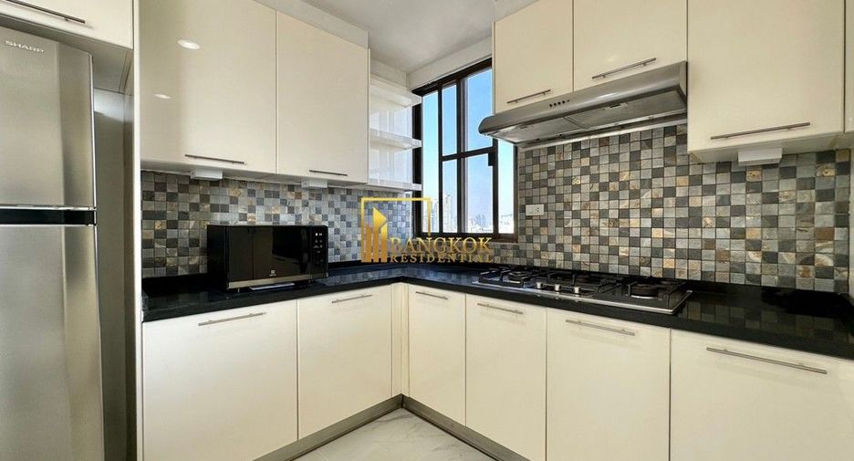 For rent 4 bedrooms apartment in Watthana, Bangkok