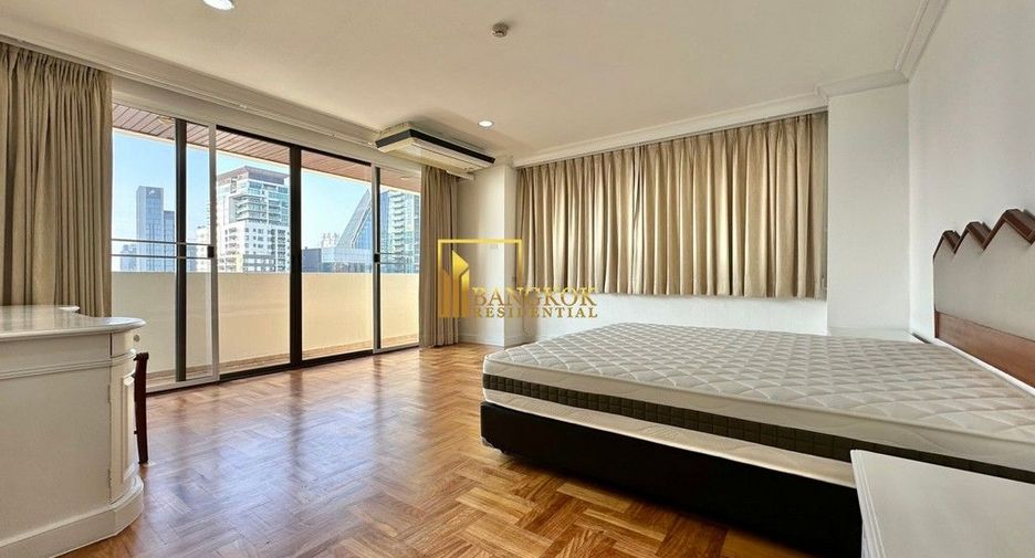 For rent 4 bedrooms apartment in Watthana, Bangkok
