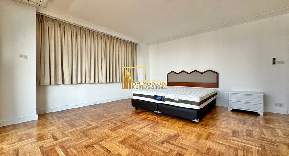 For rent 4 bedrooms apartment in Watthana, Bangkok