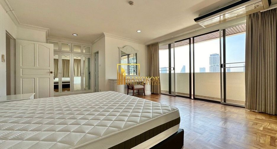 For rent 4 bedrooms apartment in Watthana, Bangkok