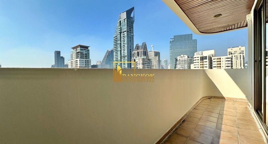 For rent 4 bedrooms apartment in Watthana, Bangkok