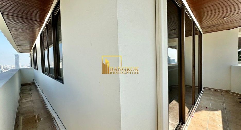 For rent 4 bedrooms apartment in Watthana, Bangkok