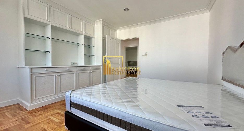 For rent 4 bedrooms apartment in Watthana, Bangkok