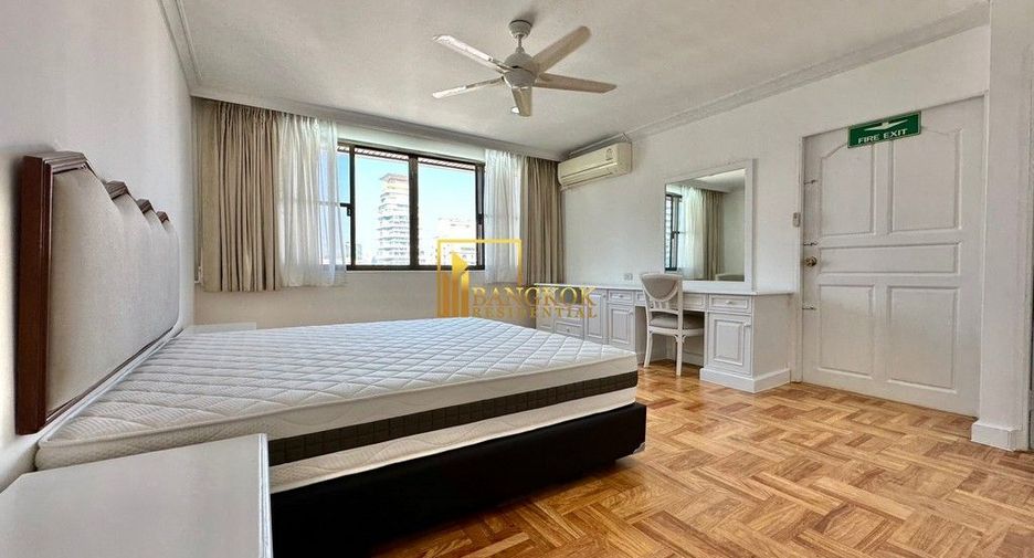 For rent 4 bedrooms apartment in Watthana, Bangkok
