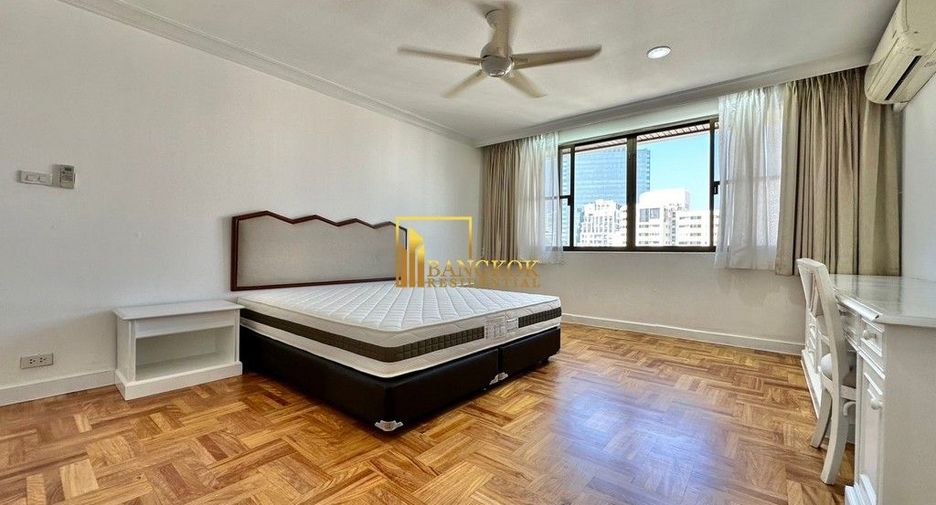 For rent 4 bedrooms apartment in Watthana, Bangkok