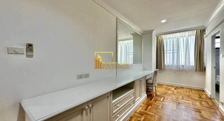 For rent 4 bedrooms apartment in Watthana, Bangkok