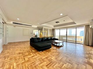 For rent 4 bedrooms apartment in Watthana, Bangkok