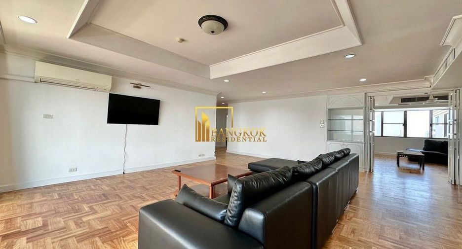 For rent 4 bedrooms apartment in Watthana, Bangkok