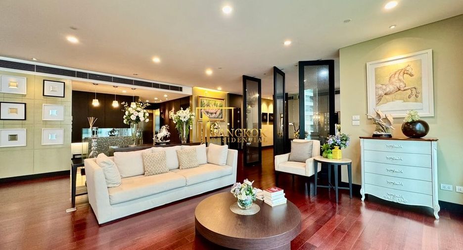For rent 3 bedrooms condo in Pathum Wan, Bangkok