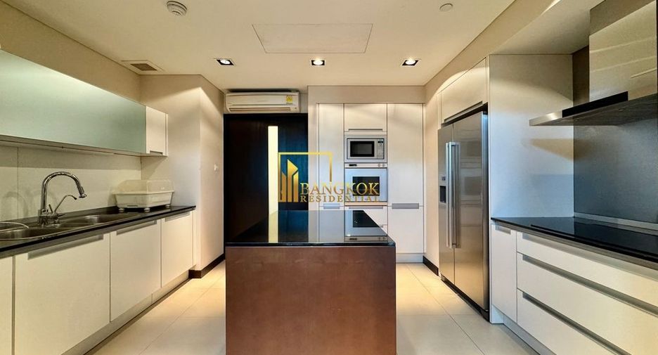 For rent 3 bedrooms condo in Pathum Wan, Bangkok