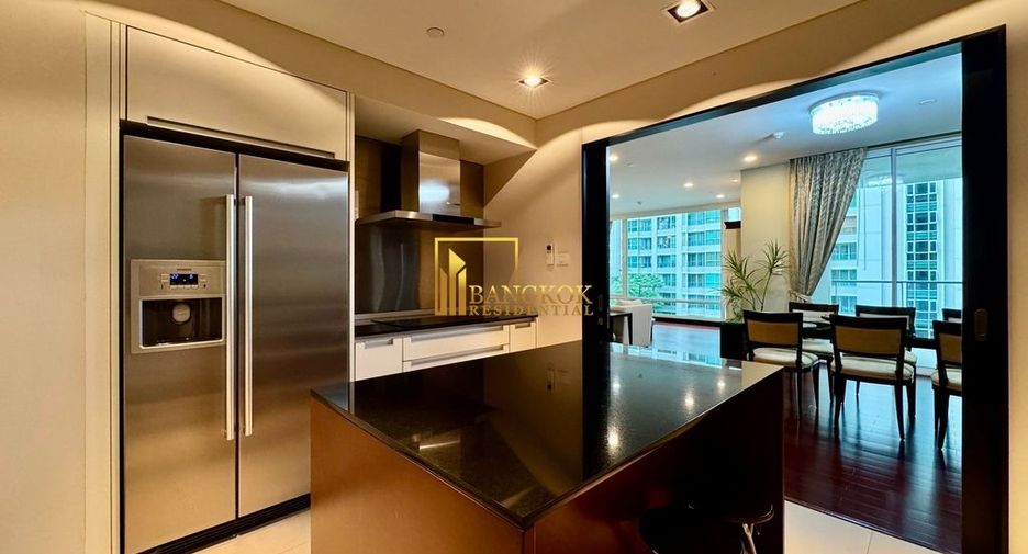 For rent 3 bedrooms condo in Pathum Wan, Bangkok
