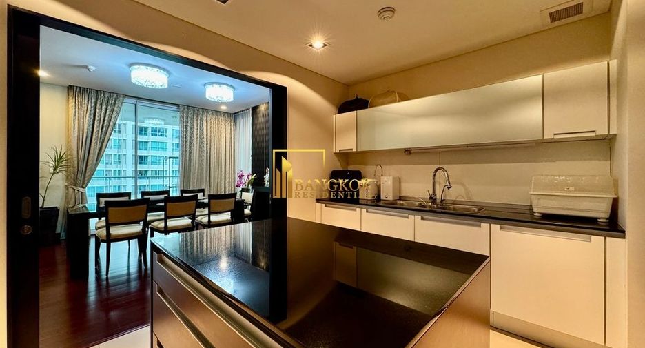 For rent 3 bedrooms condo in Pathum Wan, Bangkok