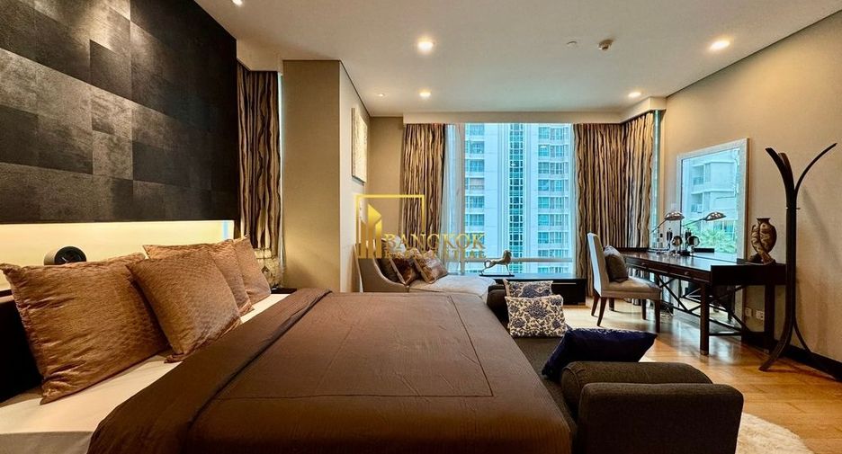 For rent 3 bedrooms condo in Pathum Wan, Bangkok