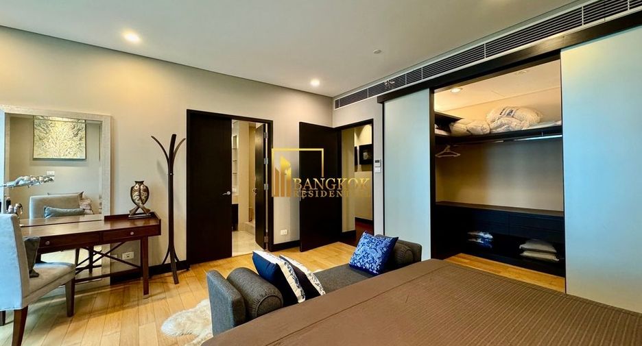For rent 3 bedrooms condo in Pathum Wan, Bangkok