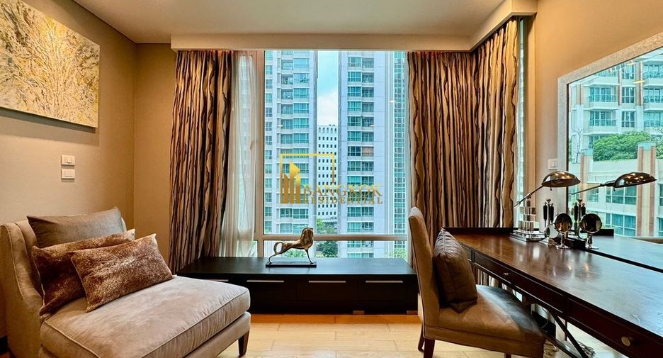 For rent 3 bedrooms condo in Pathum Wan, Bangkok