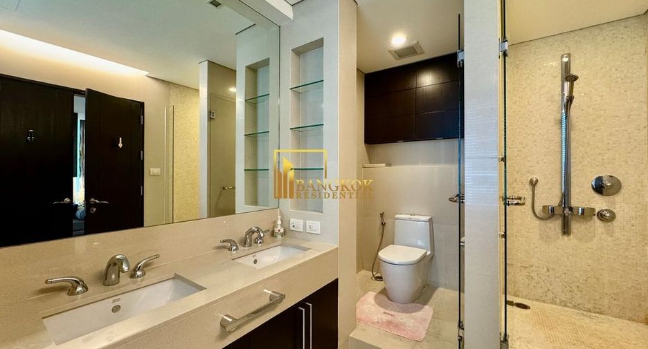 For rent 3 bedrooms condo in Pathum Wan, Bangkok