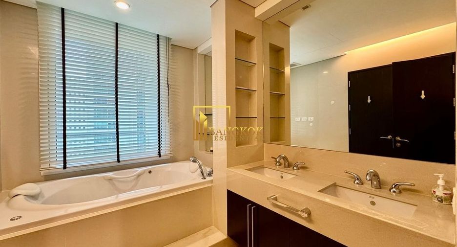 For rent 3 bedrooms condo in Pathum Wan, Bangkok