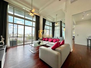 À louer 4 chambres appartement avec services à Sathon, Bangkok
