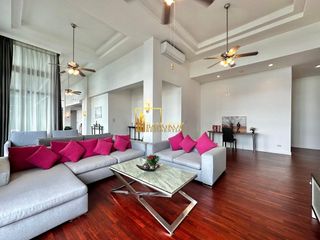 À louer 4 chambres appartement avec services à Sathon, Bangkok