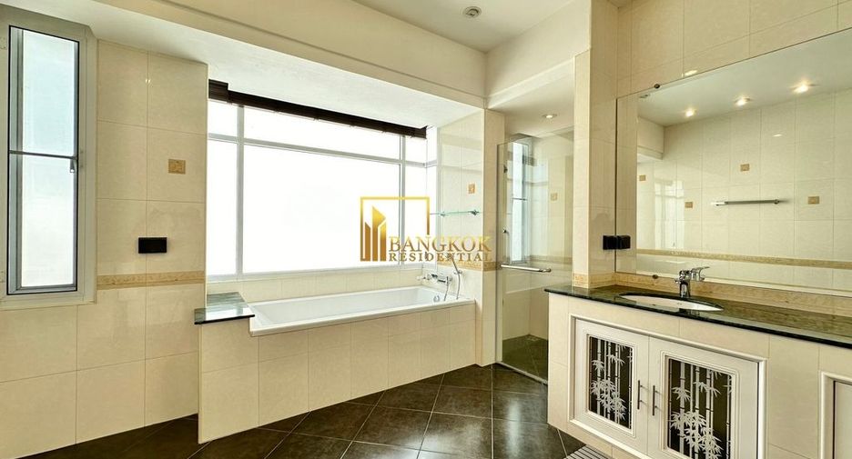 À louer 5 chambres villa à Watthana, Bangkok