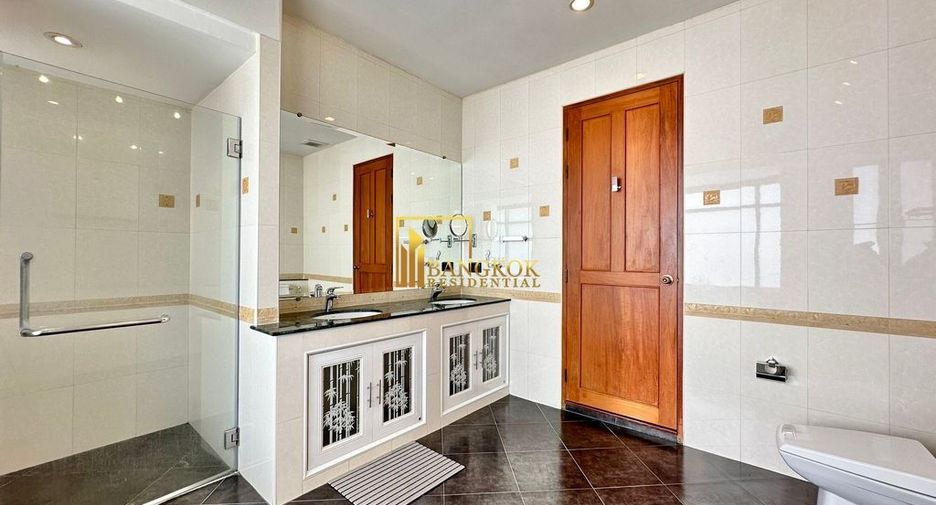 À louer 5 chambres villa à Watthana, Bangkok