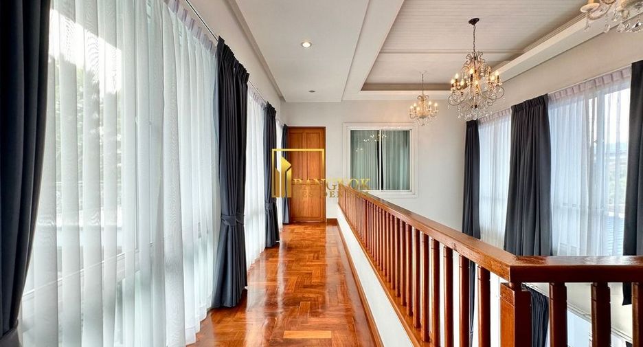 À louer 5 chambres villa à Watthana, Bangkok