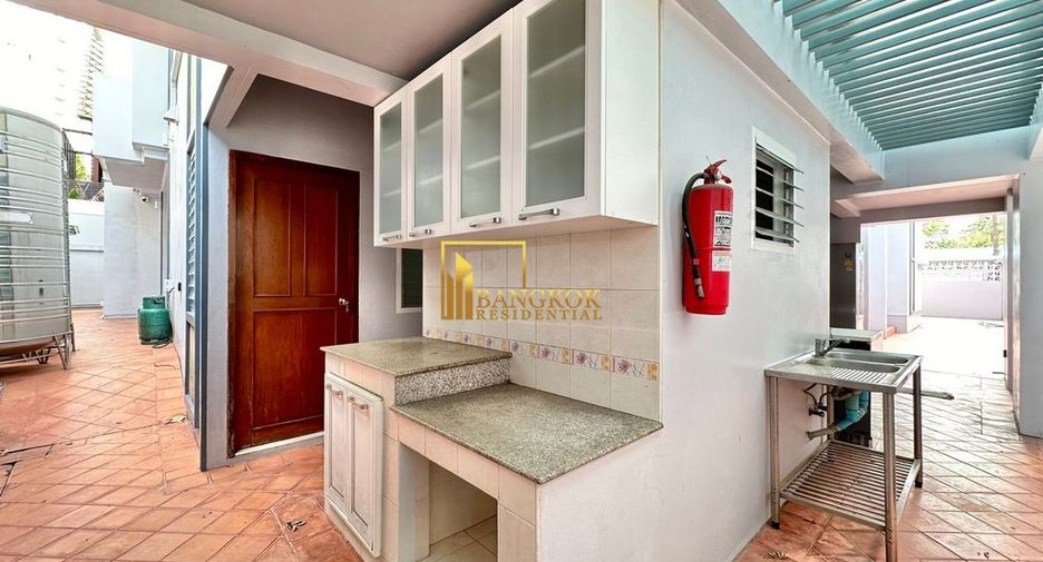 À louer 5 chambres villa à Watthana, Bangkok