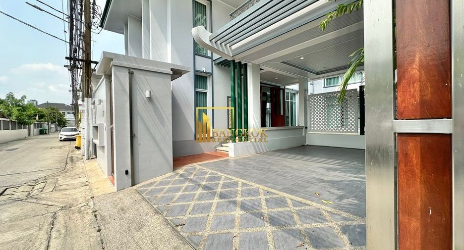 À louer 5 chambres villa à Watthana, Bangkok