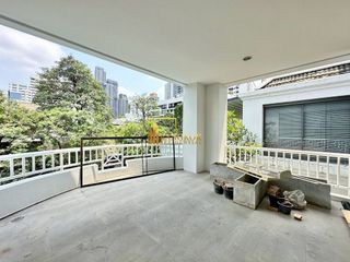 For rent 4 bedrooms apartment in Watthana, Bangkok