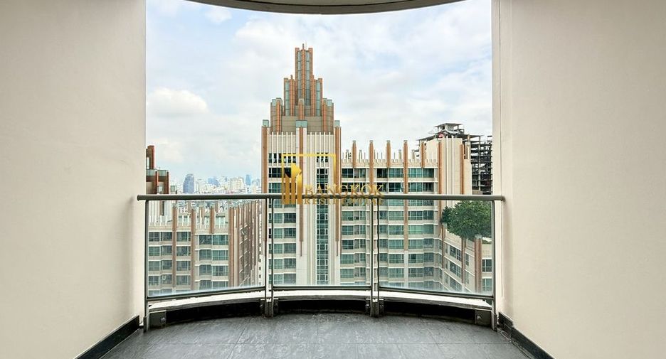 For rent 3 bedrooms condo in Pathum Wan, Bangkok