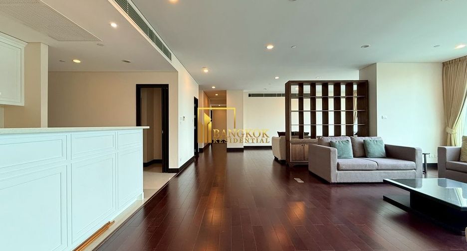 For rent 3 bedrooms condo in Pathum Wan, Bangkok