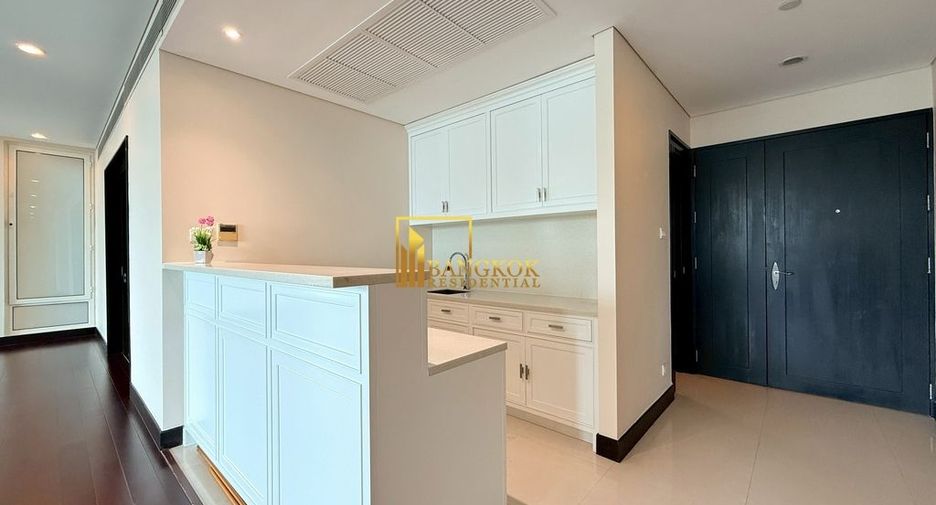 For rent 3 bedrooms condo in Pathum Wan, Bangkok