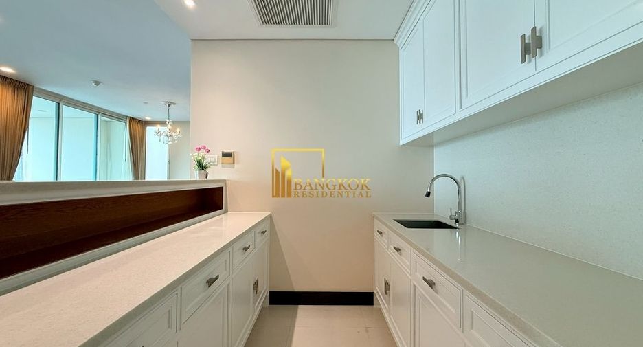 For rent 3 bedrooms condo in Pathum Wan, Bangkok