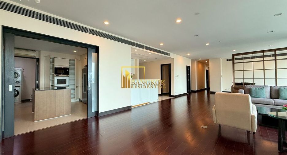 For rent 3 bedrooms condo in Pathum Wan, Bangkok