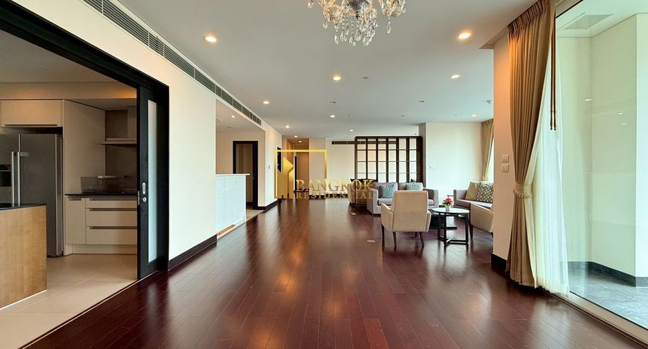 For rent 3 bedrooms condo in Pathum Wan, Bangkok
