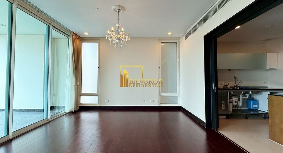 For rent 3 bedrooms condo in Pathum Wan, Bangkok