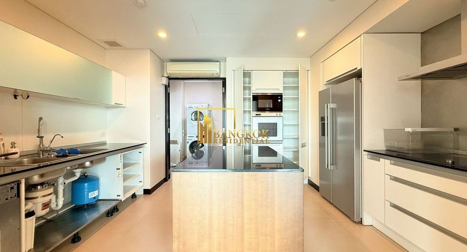 For rent 3 bedrooms condo in Pathum Wan, Bangkok