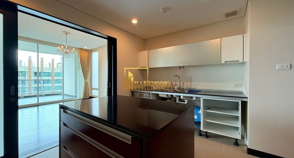 For rent 3 bedrooms condo in Pathum Wan, Bangkok