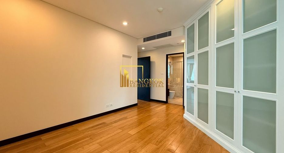 For rent 3 bedrooms condo in Pathum Wan, Bangkok