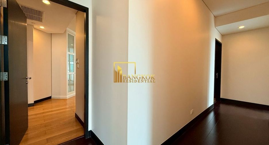 For rent 3 bedrooms condo in Pathum Wan, Bangkok