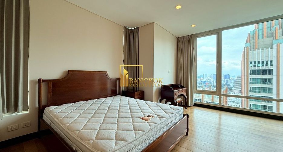 For rent 3 bedrooms condo in Pathum Wan, Bangkok