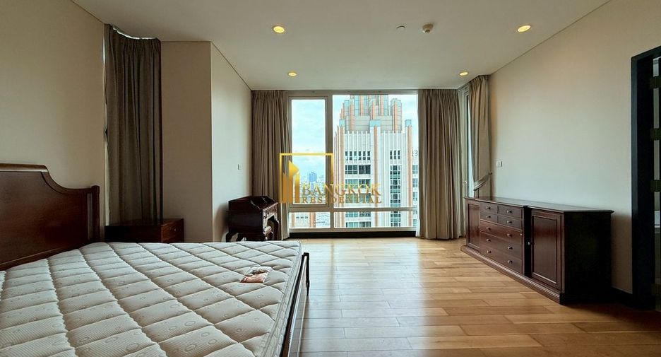 For rent 3 bedrooms condo in Pathum Wan, Bangkok