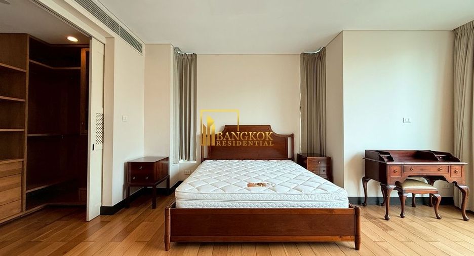 For rent 3 bedrooms condo in Pathum Wan, Bangkok