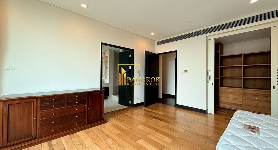 For rent 3 bedrooms condo in Pathum Wan, Bangkok