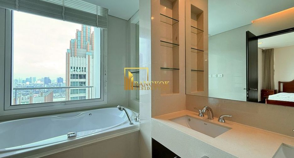 For rent 3 bedrooms condo in Pathum Wan, Bangkok