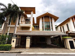 For rent 4 bedrooms condo in Watthana, Bangkok
