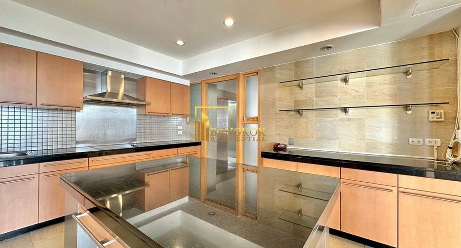 For rent 3 bedrooms condo in Pathum Wan, Bangkok